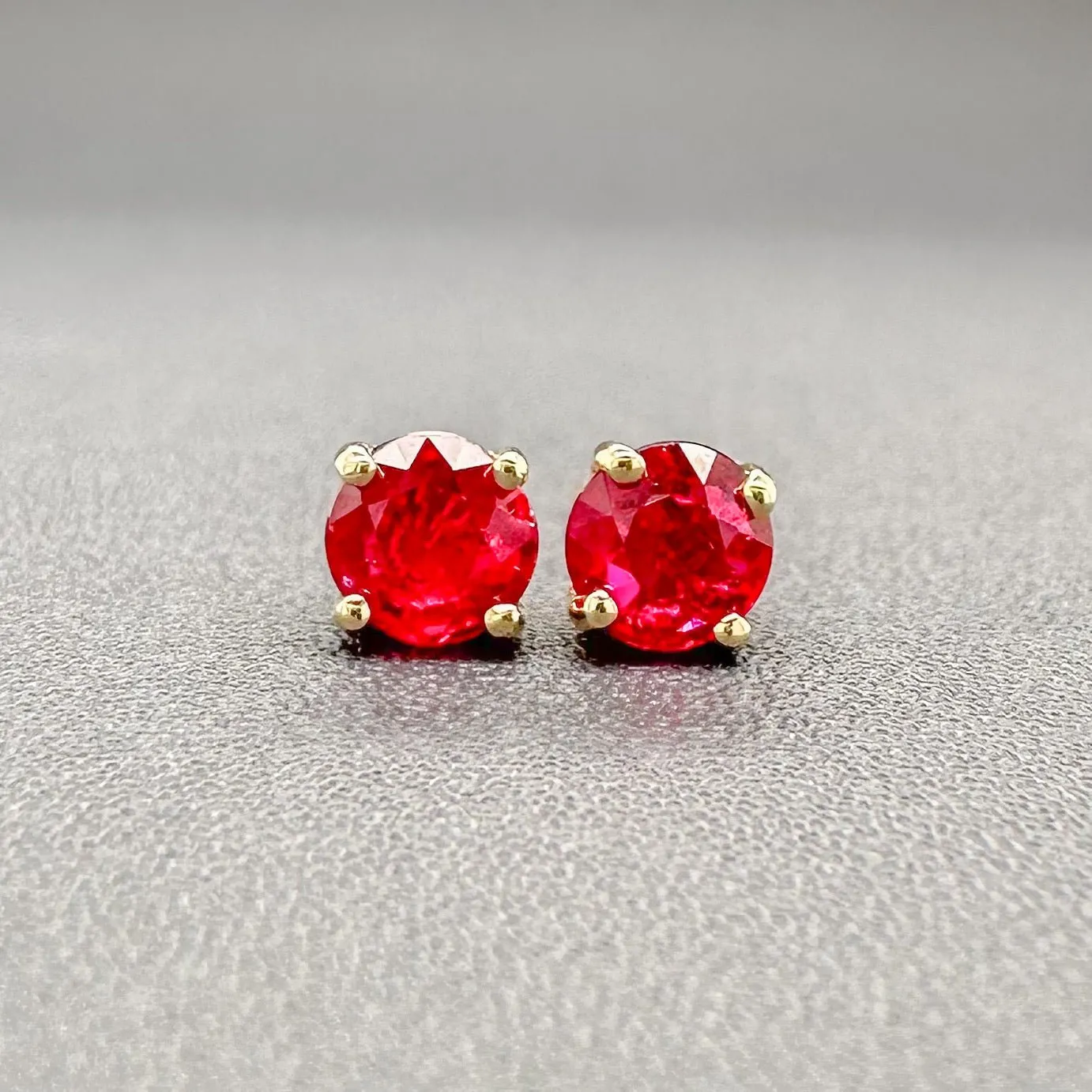 Estate 14K Y Gold 4mm 0.65ctw Ruby Stud Earrings