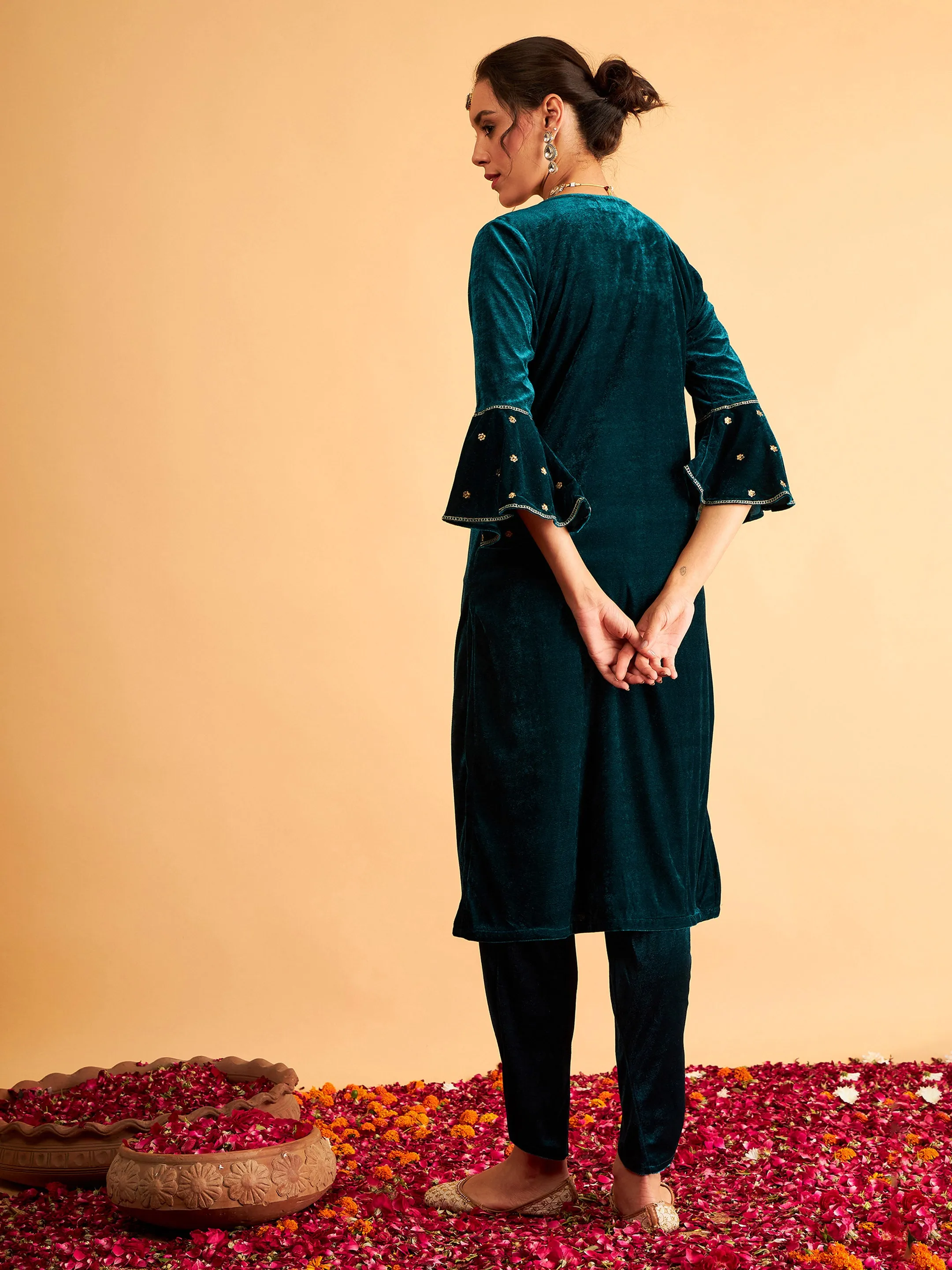 Green Velvet Flute Sleeve Embroidery Kurta