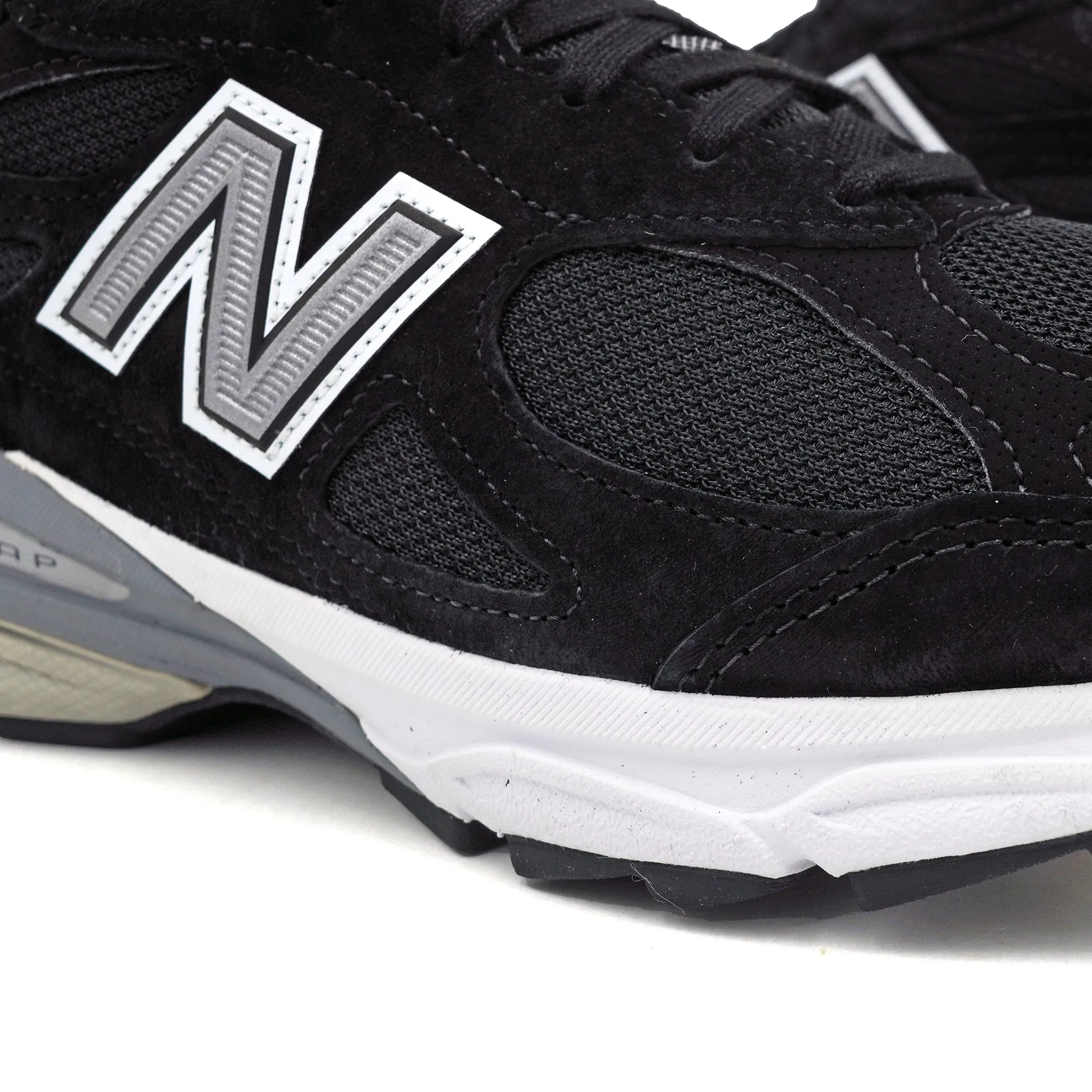 NEW BALANCE 990V3 BLACK WHITE