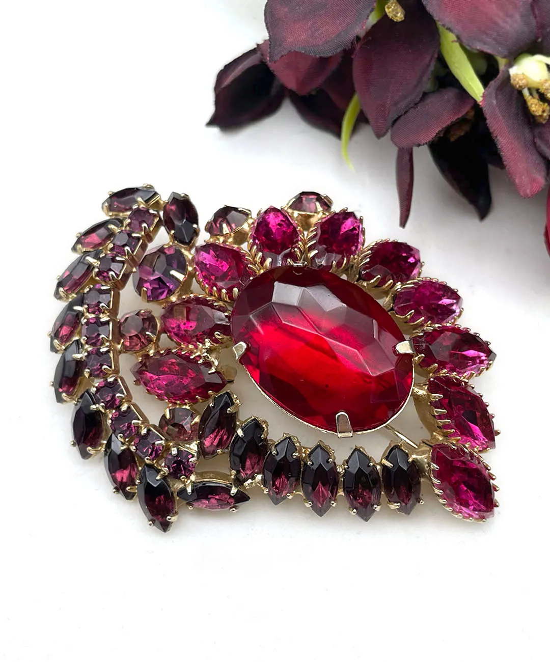 【USA輸入】ヴィンテージ レッド フューシャ ワイン ビジュー ブローチ/Vintage Red Fuchsia Wine Bijou Brooch