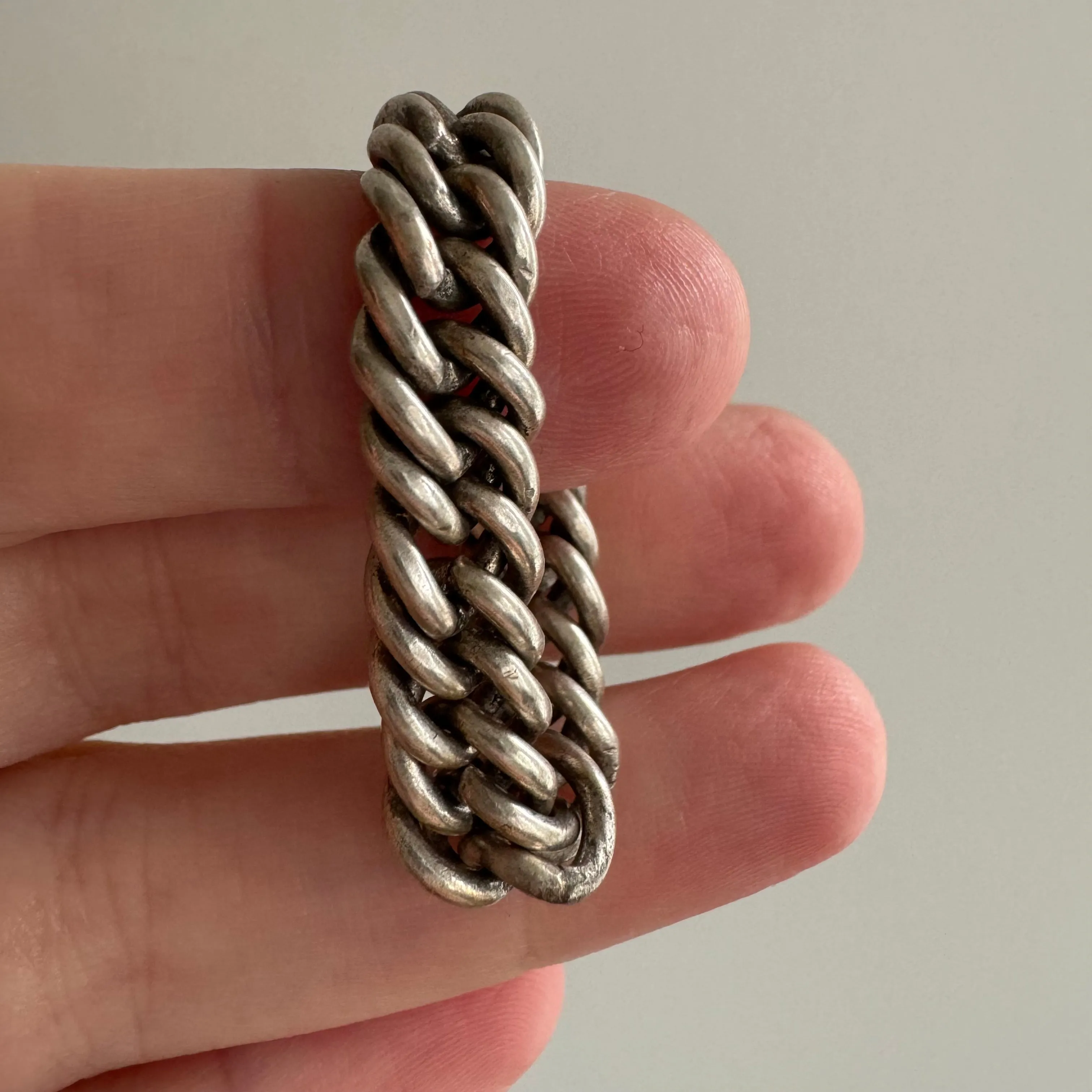 V I N T A G E // slinky curb / flexible curb chain ring / size 11 to 11.5